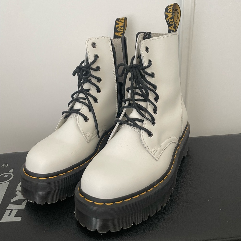 Like new White Platform Jadon Dr Martins